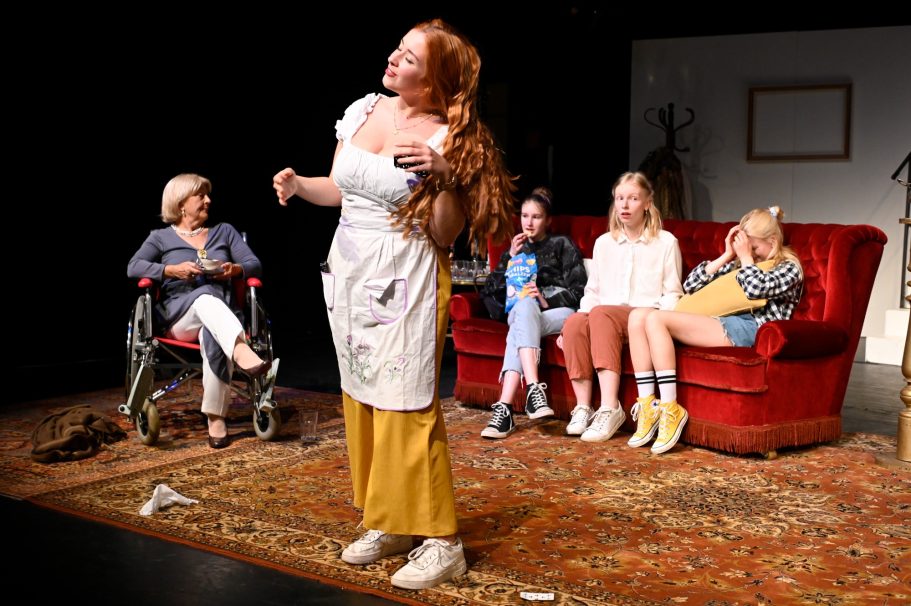 Theaterlabor 5 - Eine von uns